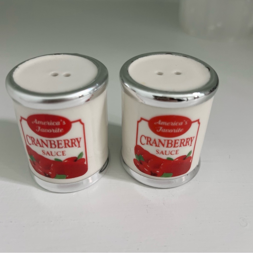 Cracker Barrel Cranberry Sauce Salt and Pepper Shakers